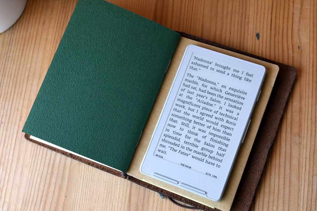 XTEINK X4 in Travelers Notebook